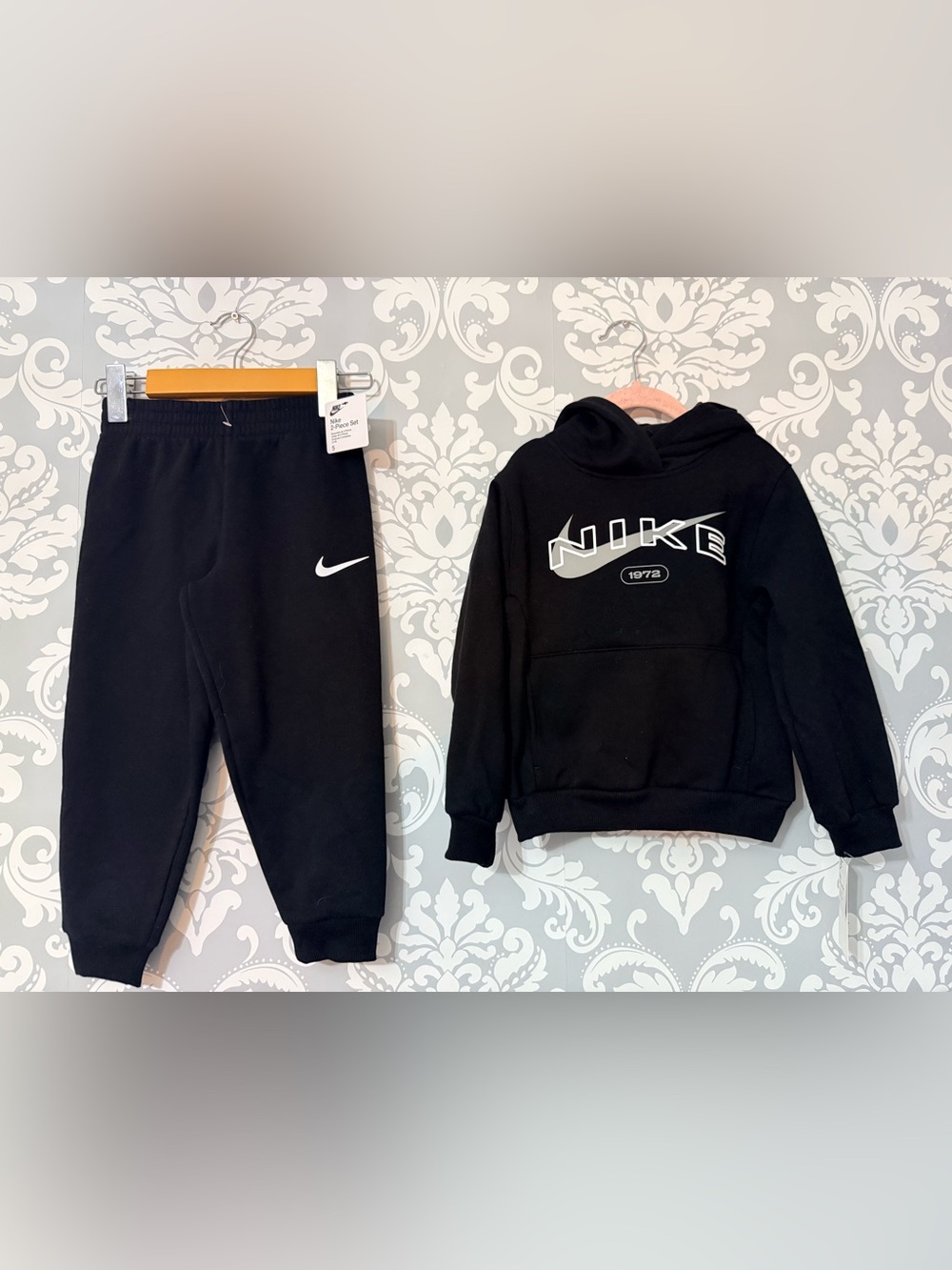 • Nike Black 2 Piece Joggers & Hoodie Set